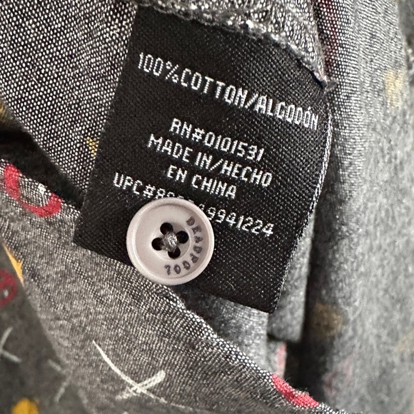 Men’s Marvel Deadpool Button Down - Picture 5 of 6